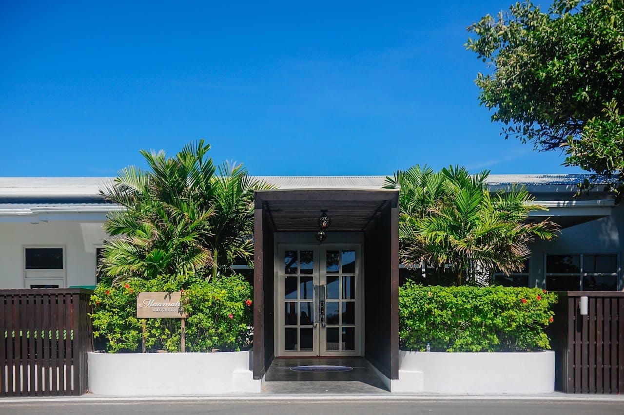 5 Door Companies Tips for When to Repair vs. Replace Your Entry Door
